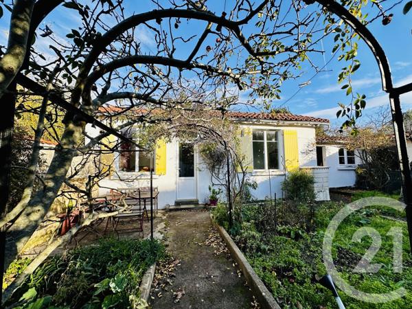 Maison à vendre  8 pièces - 166,30 m 2   FOURAS  - 17