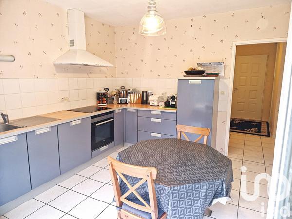 Maison traditionnelle 6 pièces de 170 m² à Pin (70150)