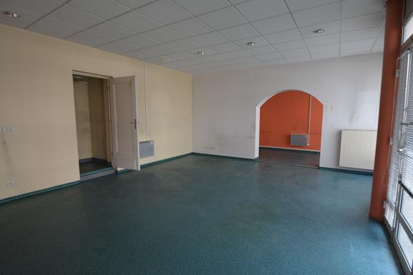 A LOUER PROCHE CENTRE VILLE DE LA FERE