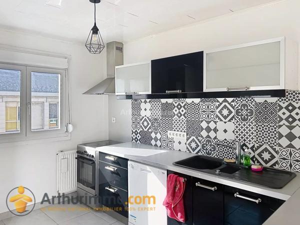 Location                                                      Appartement
                        
                     3 pièces                      65 m2                     à Reims