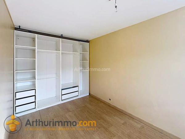 Location                                                      Appartement
                        
                     3 pièces                      65 m2                     à Reims