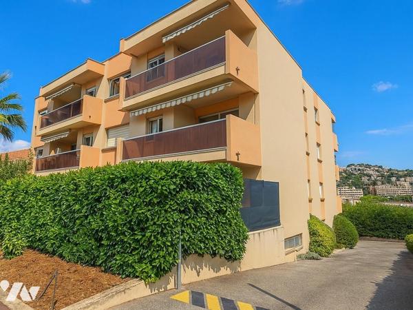 LE CANNET -40 avenue du Mont Joli - Locaux commerciaux + 7 parkings