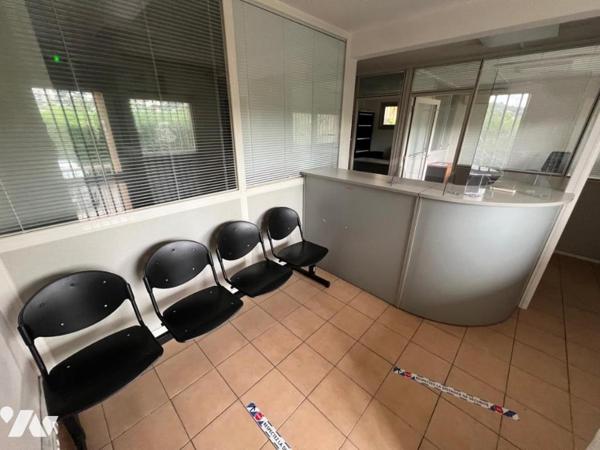 LE CANNET -40 avenue du Mont Joli - Locaux commerciaux + 7 parkings