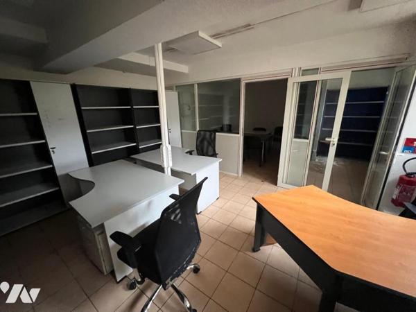 LE CANNET -40 avenue du Mont Joli - Locaux commerciaux + 7 parkings