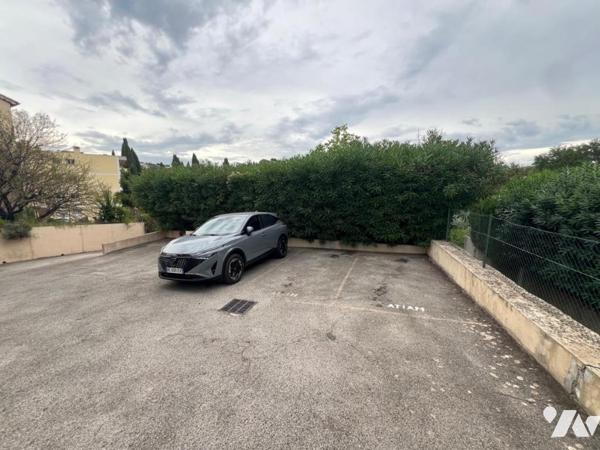 LE CANNET -40 avenue du Mont Joli - Locaux commerciaux + 7 parkings