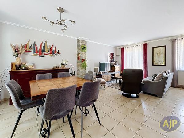 Maison à vendre Challans - 5 pièces, 135m² avec 3 chambre(s) à 364 900€ - AJP Immobilier Challans