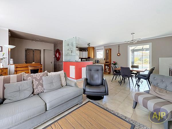 Maison à vendre Challans - 5 pièces, 135m² avec 3 chambre(s) à 364 900€ - AJP Immobilier Challans