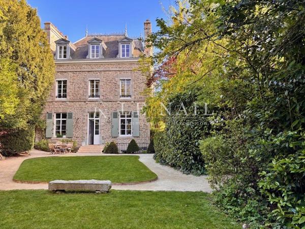 Charmante demeure bourgeoise du XIXe siècle à Dinan