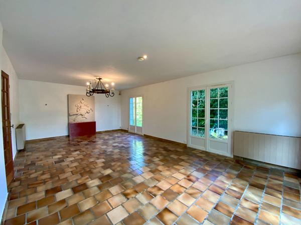 Plain pied avec beau jardin