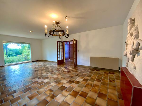 Plain pied avec beau jardin