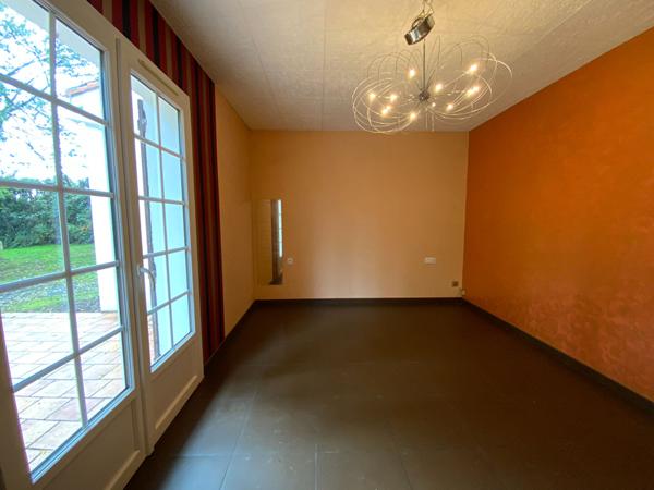 Plain pied avec beau jardin