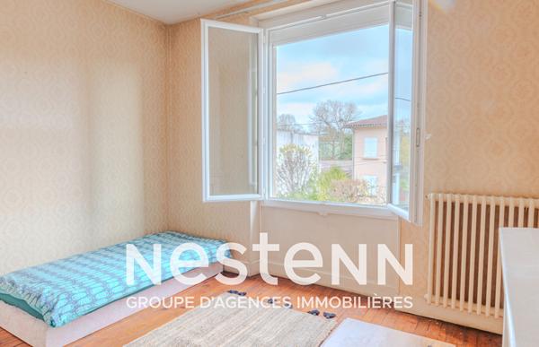 A Blaye-les-Mines, maison mitoyenne d'un côté 4 pièces principales sur sous-sol complet avec terrain attenant