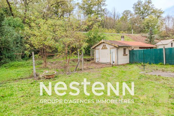 A Blaye-les-Mines, maison mitoyenne d'un côté 4 pièces principales sur sous-sol complet avec terrain attenant