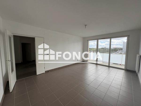 Location Appartement 2 pièces 61 m² - 47 RUE PIERRE TAITTINGER Reims 51100