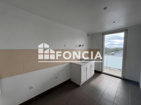 Location Appartement 2 pièces 61 m² - 47 RUE PIERRE TAITTINGER Reims 51100