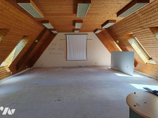 2411 - ANCIEN CENTRE PEDAGOGIQUE DE 600M² A RENOVER SUR UN TERRAIN ARBORE DE 1HA11A28CA