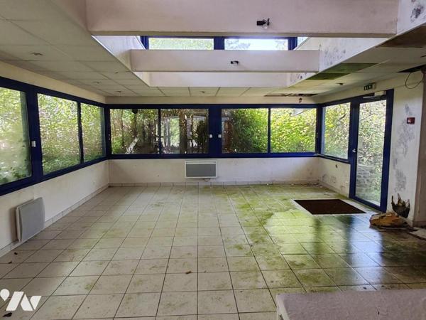 2411 - ANCIEN CENTRE PEDAGOGIQUE DE 600M² A RENOVER SUR UN TERRAIN ARBORE DE 1HA11A28CA