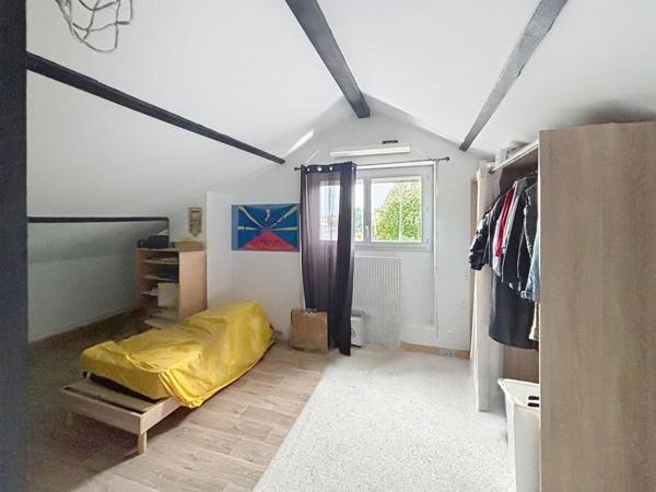 Maison de 150m2 avec 4 chambres + un T2 meublé loué.