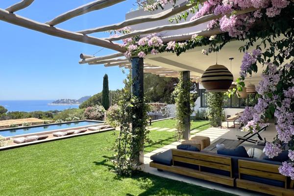 Maison à vendre  7 pièces - 370 m2 CAVALAIRE SUR MER - 83