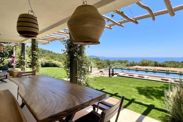 Maison à vendre  7 pièces - 370 m2 CAVALAIRE SUR MER - 83