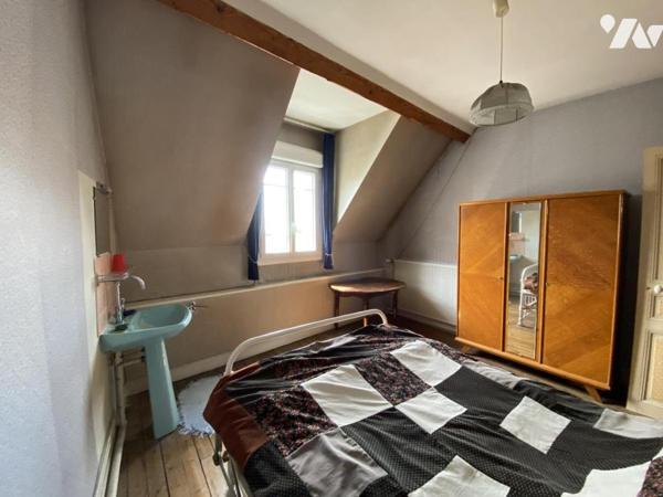 Saint Remi : Maison de ville de 9 pièces avec jardin 