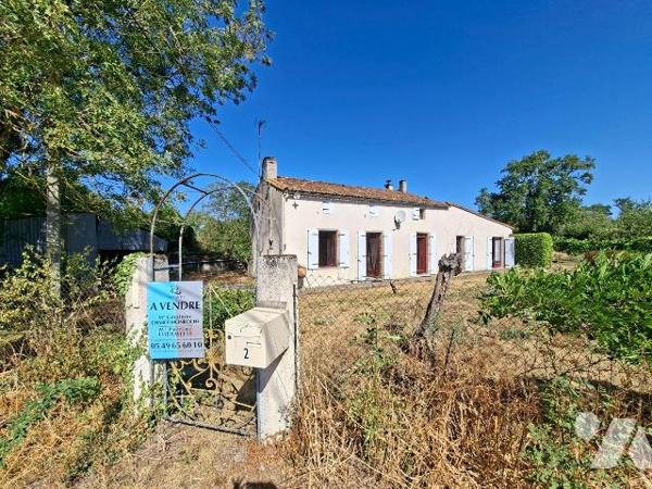 La Chapelle Gaudin-Argentonnay. Petite longère à rénover, avec terrain -
Située dans un enviro...
