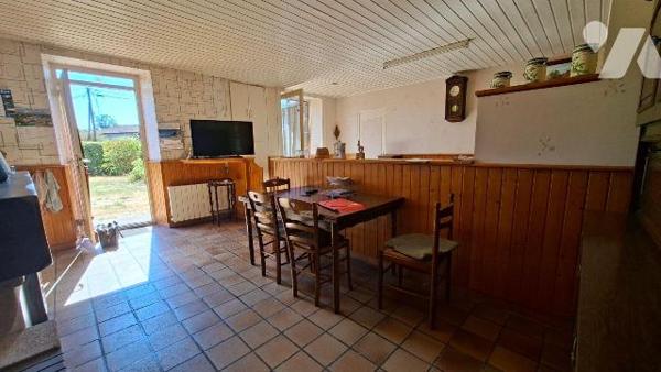 La Chapelle Gaudin-Argentonnay. Petite longère à rénover, avec terrain -
Située dans un enviro...