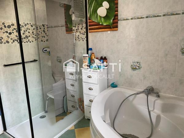 Maison de plain-pied, piscine + terrasse couverte