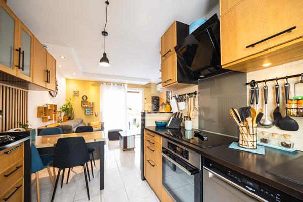 A vendre - Maison  Meublée - 2 Chambres - Terrasse - Piscine - Place de Parking - Accès Plage