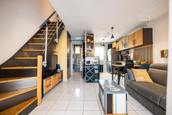 A vendre - Maison  Meublée - 2 Chambres - Terrasse - Piscine - Place de Parking - Accès Plage