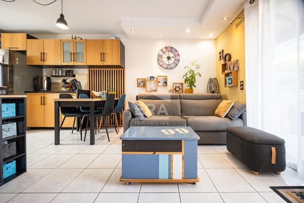 A vendre - Maison  Meublée - 2 Chambres - Terrasse - Piscine - Place de Parking - Accès Plage