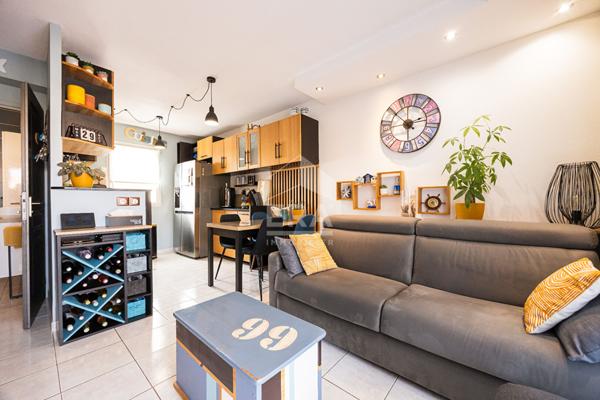 A vendre - Maison  Meublée - 2 Chambres - Terrasse - Piscine - Place de Parking - Accès Plage