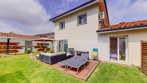 En Exclusivité, je vous propose de découvrir cette maison de 2019 + son studio attenant,
situés à Tarnos proche de toutes les commodités à pied tout en étant dans un environnement 
calme et à seulement 8mn de la plage !

- VISITE VIRTUELLE SUR DEMANDE - GRATUITE -

Au rdc, vous bénéficiez d'un belle pièce de vie lumineuse en accès direct
sur la terrasse et le jardin, une cuisine ouverte, moderne, aménagée et équipée,
une chambre, un cellier, un WC séparé ainsi qu'une salle d'eau.

L'étage vous offre 3 chambres avec placard et une salle de bain avec WC.

Excellente classification au niveau énergétique A et A, ce qui vous permettra 
d'avoir une dépense maitrisée !

Côté extérieur : Parcelle entièrement clôturée, jardin, terrasse, 4 places
de parking extérieures.

Côté technique : Chauffage par climatisation réversible dans toutes les pièces
de la maison et du studio, huisserie PVC, double vitrage, VMC, vide sanitaire,
production d'eau chaude par thermodynamique, fibre, alarme.
Garanties décennales en cours.


Les PLUS : Studio attenant avec sa terrasse privative
qui génère une excellente rentabilité locative (entre 12 000E et 15 000E/an) - 
Aucuns travaux à prévoir - Proche des commodités et de la plage -

Photos complémentaires du studio sur demande.

Je suis à votre écoute 7jours/7, je m'adapte à votre planning.