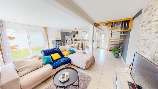En Exclusivité, je vous propose de découvrir cette maison de 2019 + son studio attenant,
situés à Tarnos proche de toutes les commodités à pied tout en étant dans un environnement 
calme et à seulement 8mn de la plage !

- VISITE VIRTUELLE SUR DEMANDE - GRATUITE -

Au rdc, vous bénéficiez d'un belle pièce de vie lumineuse en accès direct
sur la terrasse et le jardin, une cuisine ouverte, moderne, aménagée et équipée,
une chambre, un cellier, un WC séparé ainsi qu'une salle d'eau.

L'étage vous offre 3 chambres avec placard et une salle de bain avec WC.

Excellente classification au niveau énergétique A et A, ce qui vous permettra 
d'avoir une dépense maitrisée !

Côté extérieur : Parcelle entièrement clôturée, jardin, terrasse, 4 places
de parking extérieures.

Côté technique : Chauffage par climatisation réversible dans toutes les pièces
de la maison et du studio, huisserie PVC, double vitrage, VMC, vide sanitaire,
production d'eau chaude par thermodynamique, fibre, alarme.
Garanties décennales en cours.


Les PLUS : Studio attenant avec sa terrasse privative
qui génère une excellente rentabilité locative (entre 12 000E et 15 000E/an) - 
Aucuns travaux à prévoir - Proche des commodités et de la plage -

Photos complémentaires du studio sur demande.

Je suis à votre écoute 7jours/7, je m'adapte à votre planning.