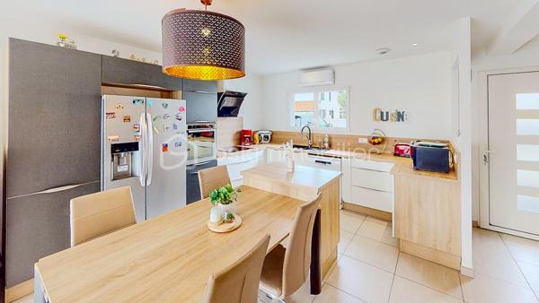 En Exclusivité, je vous propose de découvrir cette maison de 2019 + son studio attenant,
situés à Tarnos proche de toutes les commodités à pied tout en étant dans un environnement 
calme et à seulement 8mn de la plage !

- VISITE VIRTUELLE SUR DEMANDE - GRATUITE -

Au rdc, vous bénéficiez d'un belle pièce de vie lumineuse en accès direct
sur la terrasse et le jardin, une cuisine ouverte, moderne, aménagée et équipée,
une chambre, un cellier, un WC séparé ainsi qu'une salle d'eau.

L'étage vous offre 3 chambres avec placard et une salle de bain avec WC.

Excellente classification au niveau énergétique A et A, ce qui vous permettra 
d'avoir une dépense maitrisée !

Côté extérieur : Parcelle entièrement clôturée, jardin, terrasse, 4 places
de parking extérieures.

Côté technique : Chauffage par climatisation réversible dans toutes les pièces
de la maison et du studio, huisserie PVC, double vitrage, VMC, vide sanitaire,
production d'eau chaude par thermodynamique, fibre, alarme.
Garanties décennales en cours.


Les PLUS : Studio attenant avec sa terrasse privative
qui génère une excellente rentabilité locative (entre 12 000E et 15 000E/an) - 
Aucuns travaux à prévoir - Proche des commodités et de la plage -

Photos complémentaires du studio sur demande.

Je suis à votre écoute 7jours/7, je m'adapte à votre planning.