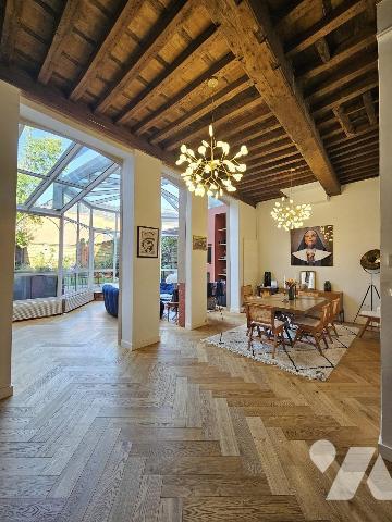 VIEUX-LILLE SUPERBE MAISON DE CARACTERE DU 17 EME AVEC JARDIN