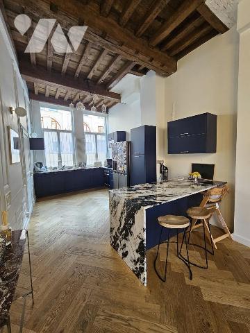 VIEUX-LILLE SUPERBE MAISON DE CARACTERE DU 17 EME AVEC JARDIN