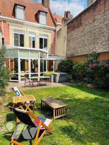 VIEUX-LILLE SUPERBE MAISON DE CARACTERE DU 17 EME AVEC JARDIN