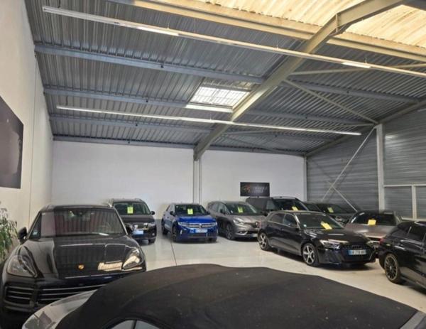 LOCAL COMMERCIAL / ENTREPÔT / GARAGE AVEC BUREAUX À LOUER / SECTEUR TOURS NORD 37 )