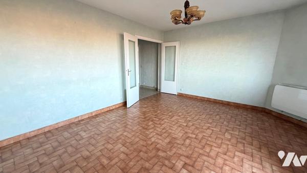 Appartement T2 avec balcon proche centre ville.
PRIX : 110 000 € HNI.