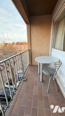 Appartement T2 avec balcon proche centre ville.
PRIX : 110 000 € HNI.