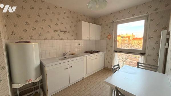 Appartement T2 avec balcon proche centre ville.
PRIX : 110 000 € HNI.