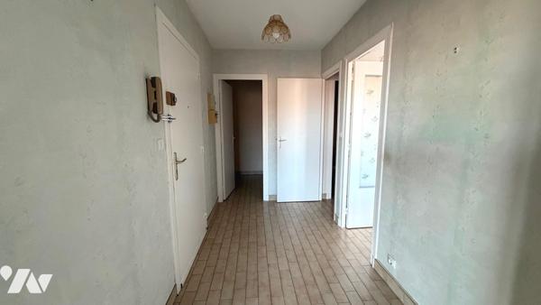 Appartement T2 avec balcon proche centre ville.
PRIX : 110 000 € HNI.