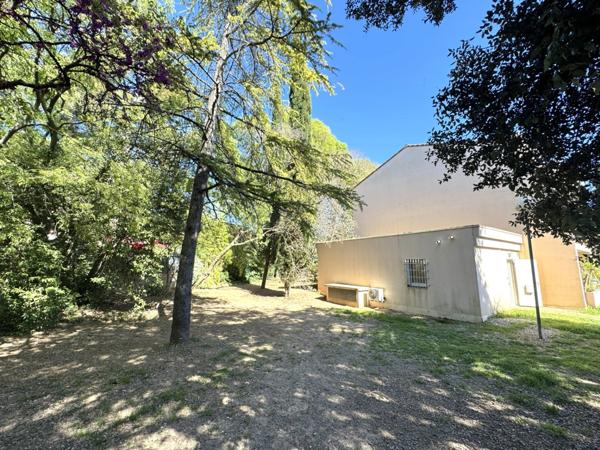 Appartement à vendre 3 pièces COMME UNE PETITE MAISON A AIGULONGUE