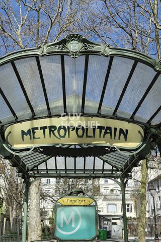 Très beau studio avec terrasse - Village des Abbesses