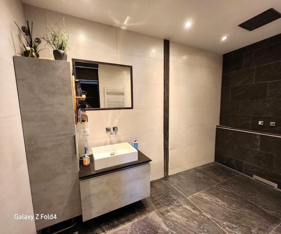 Bel appartement de 160 m² avec double garage, vue dégager