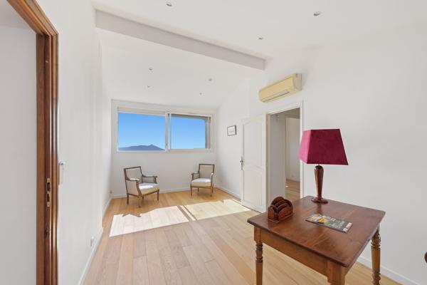 Vente Maison de luxe La Farlède 7 Pièces 220 m²