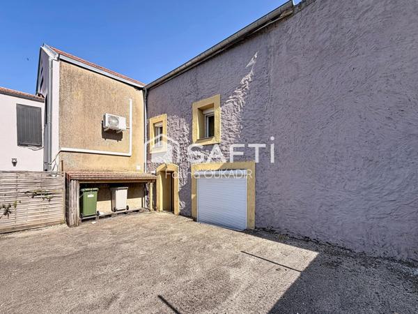 Maison jumelée avec 5 chambres, un jardin et de beaux volumes à découvrir.