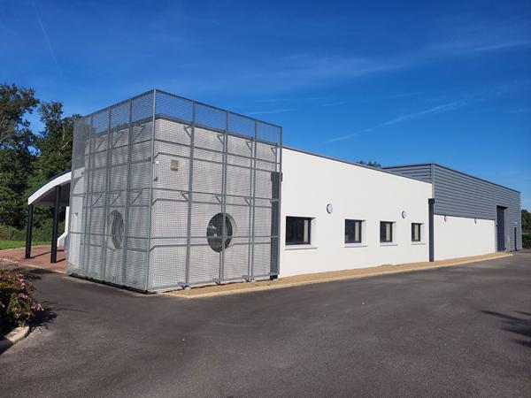 A VENDRE - Local d'activité / bureaux / entrepôt 759 m² - Nantes Sud / Haute-Goulaine ? Parking ? Terrain 4000 m²