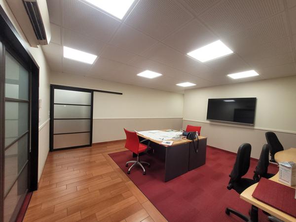 A VENDRE - Local d'activité / bureaux / entrepôt 759 m² - Nantes Sud / Haute-Goulaine ? Parking ? Terrain 4000 m²